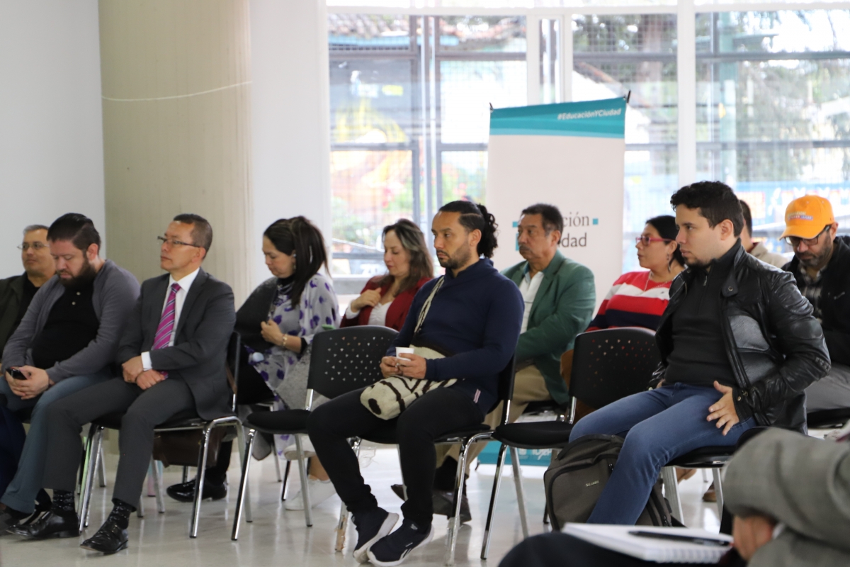 Fotografía de los asistentes al panel de la rendición de cuentas del IDEP