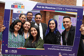 Equipo en reconocimiento en representación de la RED STEM + Transforma de territorios STEM.